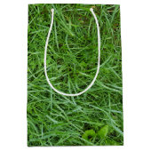 Nat groen gras medium cadeauzakje (Voorkant)