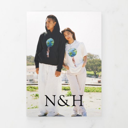 Natasha Foto Monogram Moderne bruiloft Drieluik Uitnodiging (Cover)