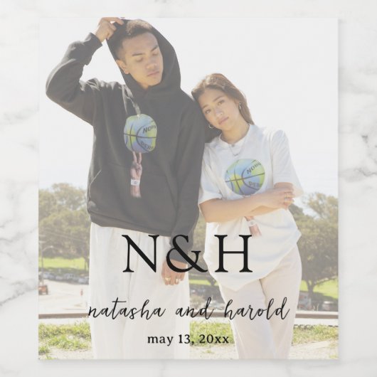 Natasha Foto Monogram Moderne bruiloft Wijn Etiket (Enkel label)
