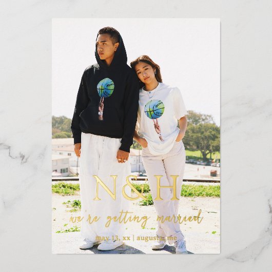 Natasha Monogram Moderne bruiloft Save the Date Folie Uitnodiging (Voorkant)