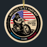 Natchez Trace Parkway National Schilderachtig Bywa Keramisch Ornament<br><div class="desc">Natchez Trace Parkway,  gedaan in een ,  in nood verkerend symbool. Het is een beroemde All American Road die gevonden wordt in Mississippi,  Alabama en Tennessee.</div>