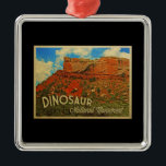 Nationaal monument voor Dinosaur Metalen Ornament<br><div class="desc">Het prachtige landschap markeert dit prachtige oude afbeelding voor het Dinosaur National Monument.</div>