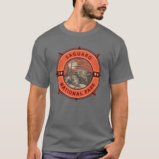 Nationaal Park Coyote Retro Compass Embleem T-shirt (Voorkant)