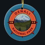 Nationaal park Denali Retro Compass Emblem Keramisch Ornament<br><div class="desc">Denali-vectorkunstontwerp. Het park heeft het terrein van toendra,  sparrenbos en gletsjers,  het park is de plek waar wilde dieren leven,  waaronder grizzly beren,  wolven,  mozen,  caribou en Dall schapen.</div>