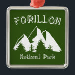 Nationaal park Forillon Metalen Ornament<br><div class="desc">Forillon werd in 1970 creëer en was het eerste nationale park in Quebec. Het zee omvat onder andere bosgebieden,  kwelders,  zandduinen,  kliffen en het oostelijke uiteinde van de Appalachen.</div>
