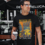 Nationaal park Kentucky, verstoord door Mammoth Ca T-shirt<br><div class="desc">Het vectorkunstwerk van de Cave van Mammoth Cave. Het park bevindt zich in West-Centraal Kentucky,  met delen van de Mammoth Cave,  het langste grotensysteem ter wereld.</div>