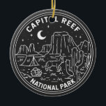 Nationaal park monoline keramisch ornament<br><div class="desc">Capitol reef monoline ontwerp. Het park omringt een lange rimpel in de aarde die bekend staat als de Waterzakkenvuller,  met lagen gouden zandsteen,  kanonnen en opvallende rotsformaties.</div>