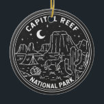 Nationaal park monoline keramisch ornament<br><div class="desc">Capitol reef monoline ontwerp. Het park omringt een lange rimpel in de aarde die bekend staat als de Waterzakkenvuller,  met lagen gouden zandsteen,  kanonnen en opvallende rotsformaties.</div>