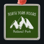 Nationaal park North York Moors Metalen Ornament<br><div class="desc">Het Nationaal Park van de Moors van Noord-York is bekend om zijn grote moerasgebieden,  oude bosgebieden en de kustlijn van het Noord-Zee. Het is de perfecte bestemming voor wandelen,  kamperen,  vissen,  fietsen en avontuur in de open lucht!</div>