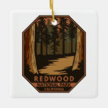 Nationaal park Redwood Minimale Retro Emblem Keramisch Ornament<br><div class="desc">Ontwerp van vectorillustraties van sequoiia's. Het park beschermt uitgestrekte prairies,  eikenbossen,  wilde rivieren en 40 mijl lange kust.</div>