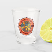 Nationaal Park Retro Compass Embleem van de Cave v Shot Glas (Voorkant)
