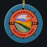 Nationaal Park Retro Compass Emblem Keramisch Ornament<br><div class="desc">Shenandoah-vectorkunstontwerp. De aandrijving van de Veldlijn stelt zijn lengte in werking,  en een groot netwerk van sporen omvat een sectie van het langeafstandsspoor Appalachian.</div>