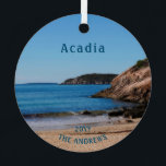Nationaal Park Sand Beach Blue Acadia Metalen Ornament<br><div class="desc">National Park Sand Beach Blue Acadia Metal Ornament. De eerste halte op de Acadia National Park Loop is Zand Beach. Pas dit prachtige afbeelding met hoge resolutie aan met uw familienaam,  en het jaar dat u bezocht.</div>