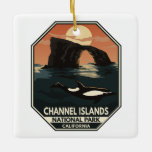 Nationaal park van de Kanaaleilanden Dolphin Retro Keramisch Ornament<br><div class="desc">Ontwerp van vectorillustraties op de Kanaaleilanden. Het park bestaat uit vijf ecologisch rijke eilanden voor de kust van Zuid-Californië.</div>