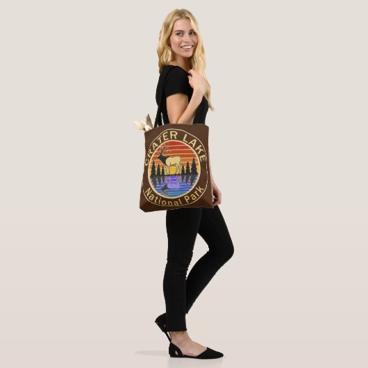 Nationaal park van het meer van Crater Elk T-Shirt Tote Bag (Op model)