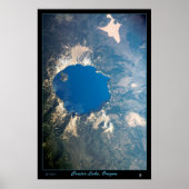 Nationaal park van het meer van Crater, satellietp Poster (Voorkant)
