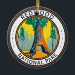 Nationaal park van Redwood - Luchters - Bergbadge Keramisch Ornament<br><div class="desc">Ontwerp van vectorillustraties van sequoiia's. Het park beschermt uitgestrekte prairies,  eikenbossen,  wilde rivieren en 40 mijl lange kust.</div>