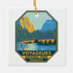 nationaal park Voyageurs Keramisch Ornament<br><div class="desc">Vectorkunstontwerp van Voyageurs. Het park beslaat een uitgestrekt gebied en staat bekend om zijn bossen,  waterwegen en enorme regenachtige,  eilandgestippelde regenachtige meren,  de meren van Kabetogama en Namakan.</div>