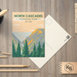 Nationaal park Washington Vintage Noord-Cascades Briefkaart<br><div class="desc">Noord cascades vectorkunstwerk ontwerp. Het park bestaat uit een noordelijk en zuidelijk deel,  dat wordt gebukt onder de rivier de Skagit en dat door de reservoirs van het nationale herstelgebied van het Ross-meer stroomt.</div>
