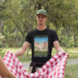 Nationaal park Yosemite Waterfall Distress Retro T-shirt<br><div class="desc">Ontwerp van uw vectorillustraties. Het park is beroemd om zijn reusachtige,  eeuwenoude aardbevingen,  en voor het Uitzicht van de Tunnel,  het iconische vista van het tornen van de Herfst van Bridalveil en de graniet-kliffen van El Capitan en Half Dome.</div>