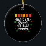 Nationale erfgoedmaand keramisch ornament<br><div class="desc">Nationale dipanische erfgoedmaand Funny Gift hispanic,  latinos,  erfgoed,  latina,  spaans,  ,  retro,  mexican,  cultuur,  mexico,  vlaggen,  trots,  geschenken,  trots,  latijns-amerika,  onafhankelijkheid,  landen,  maand nationaal erfgoed, 2021, regenboog</div>