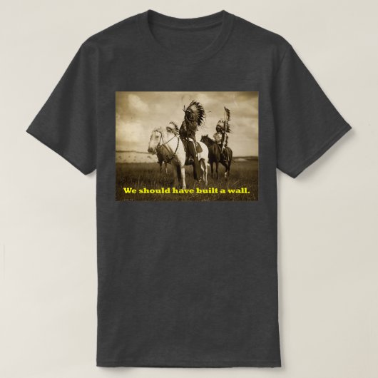 Native America We hadden een muur moeten bouwen T-shirt (Design voorkant)