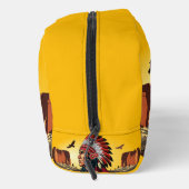 Native American Chief op wilde landschap zonsonder Toilettasje (Rechts)