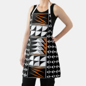 Native Feather Blessing in Sinaasappel Schort (Insitu)