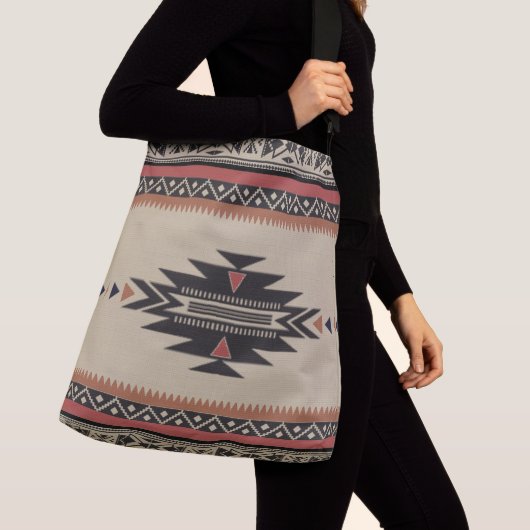 Native Tribal Woven Pattern in Browns, Black, Rust Crossbody Tas (Dichtbij)
