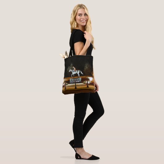 Natrive Dancer Horse Statue Saratoga Canvas tas (Op model)