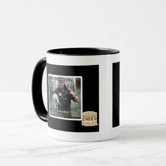 Natte kat en pistool mok (Voorkant links)