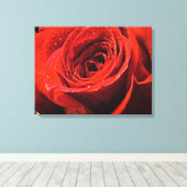 Natte rode roos decor canvas afdruk (Insitu (Houten vloer))