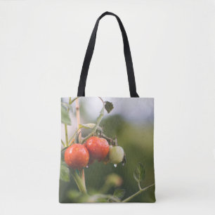 natte tomaten op wijnstokken tote bag