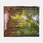 Natte weg door groene bomen in herfst Humboldt Fleece Deken (Voorkant (Horizontaal))