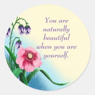 Natural Beauty Quote met roze en paarse bloemen Ronde Sticker