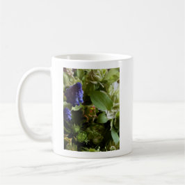 Natural Blue Muscari and Greenery Floral Design Koffiemok