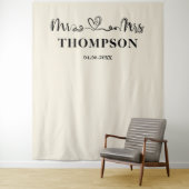 Natural White | Mr and Mrs Elegant Simple Backdrop Wandkleed (In situ)