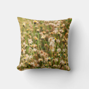 Nature background with grass flowerbackground, bea kussen