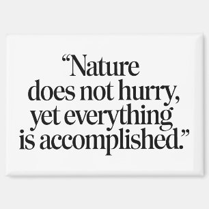 "Nature Does Not Hurry" - Additionante Zen Citaat Magneet