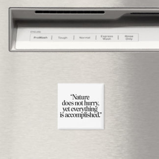 "Nature Does Not Hurry" - Additionante Zen Citaat Magneet