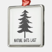 Naturen laatste metalen ornament (Links)