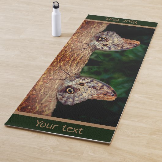 Natuur bruine boomvlieg gepersonaliseerde yogamat (In situ)