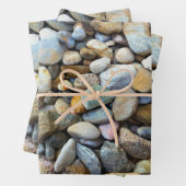 Natuur-geïnspireerde Pebble Beach Inpakpapier Vel (In situ)