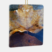 Natuur gele leder in de herfst, bevroren keramisch ornament (Rechts)