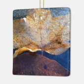 Natuur gele leder in de herfst, bevroren keramisch ornament (Links)