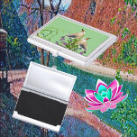 Natuur Greenery Waterverf Floral Tortelduifjes Lil Visitekaarthouder<br><div class="desc">Show van uw stijl in dit strakke aanpasbare visitekaartje hoesje in een groene weergave van Natuur en groen. Gemaakt van hoge kwaliteit één-van-een-soort hoesje, is het zeker om een gunstige indruk op uw cliënten en bedrijfsmedewerkers te werpen. Dit hoesje is ontworpen met een korte sluiting en een fluwelen-achtige binnenkant om...</div>