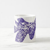 Natuur Leaf Druk paarse witte eekbladworm af die i Koffiemok (Center)