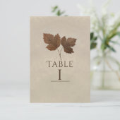 Natuur Minimalistische Herfstbladeren Elegant Tafe Kaart (Staand voorkant)