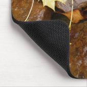 Natuur natte bladeren en rotsen muismat (Hoek)