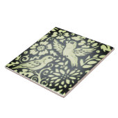 Natuur van de late grijze groene vogelpest met het tegeltje (Zijkant)